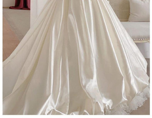 Wedding dress shoulder-free